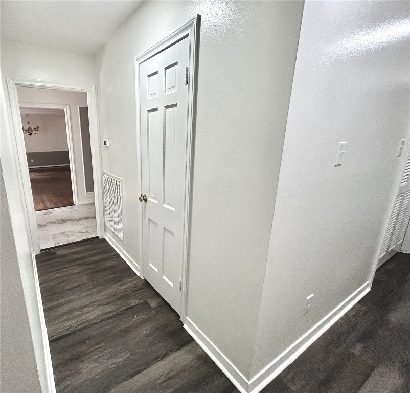 10010 Burgoyne Road Houston, TX 77042 - Photo 30 of 32 Hallway leading from foyer