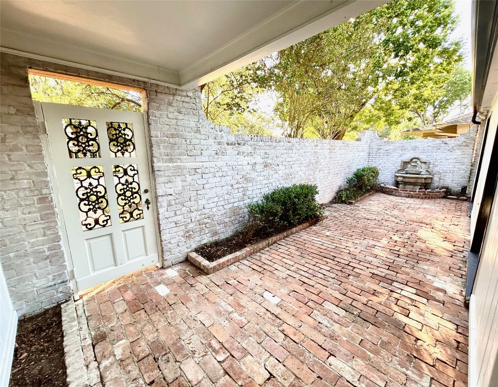 10010 Burgoyne Road Houston, TX 77042 - Photo 3 of 32 Courtyard entrance. A punch list of items is in the process of being addressed. Seller is open to a driveway repair concession and also some other design aspects.