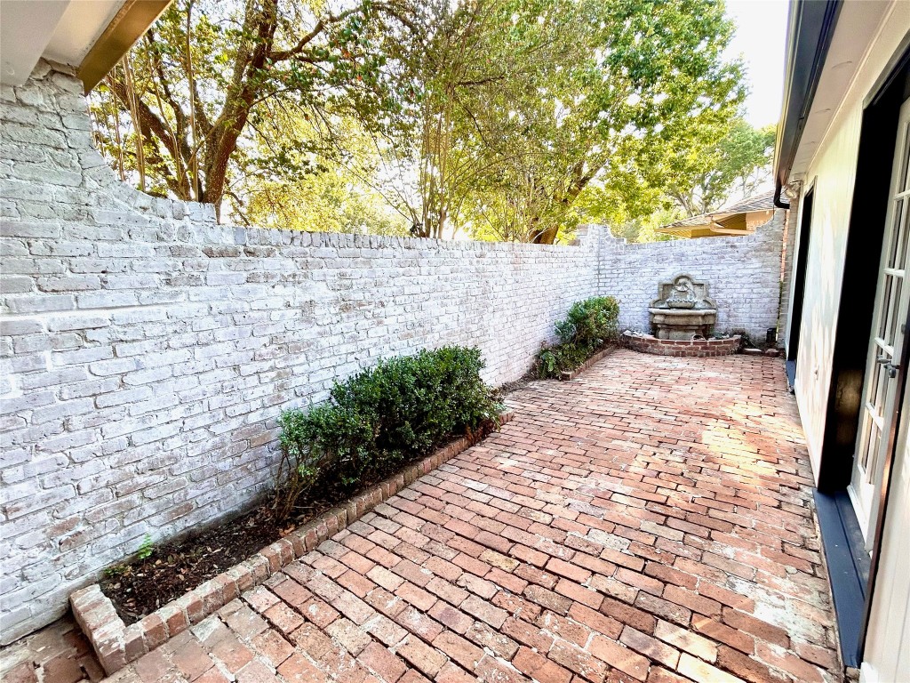 10010 Burgoyne Road Houston, TX 77042 - Photo 6 of 32