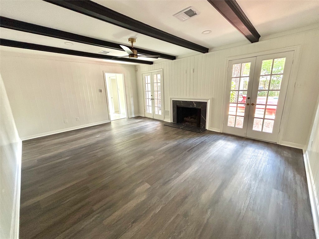 10010 Burgoyne Road Houston, TX 77042 - Photo 9 of 32 Living area facing back of home