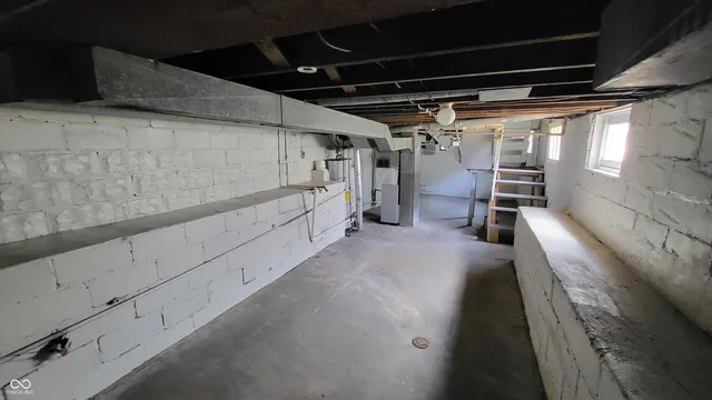 $1,050 | 323 North Rural Street, Indianapolis, IN 46201