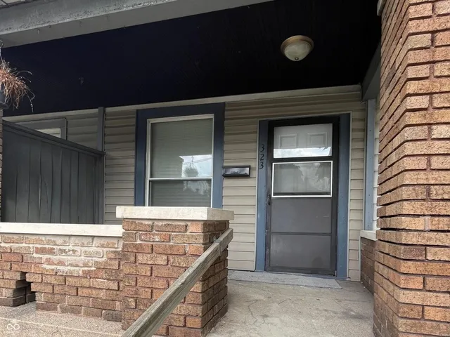 $1,050 | 323 North Rural Street, Indianapolis, IN 46201