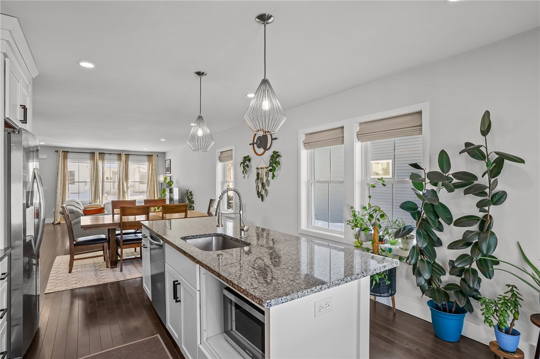 165 Graystone Street Warwick, RI 02886 - Photo 4 of 50