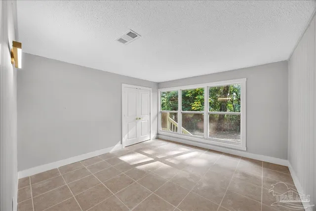 a view of empty room with floor to ceiling window