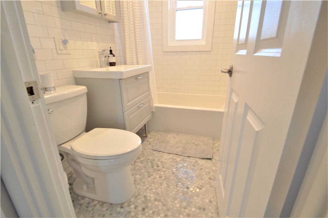 70 Carroll Avenue, Unit 107 Newport, RI 02840 - Photo 22 of 27