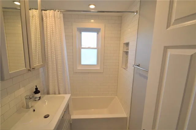 $2,500 | 70 Carroll Avenue, Unit 107, Newport, RI 02840