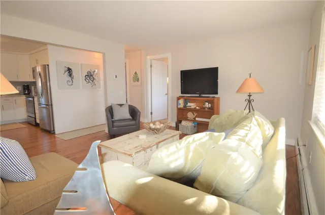 $2,500 | 70 Carroll Avenue, Unit 107, Newport, RI 02840