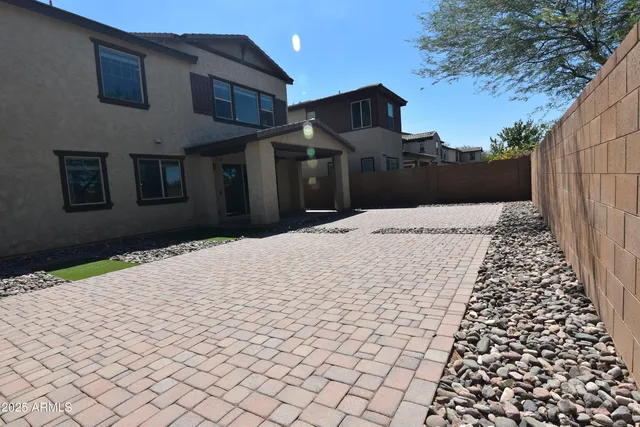 a view of a back yard of the house