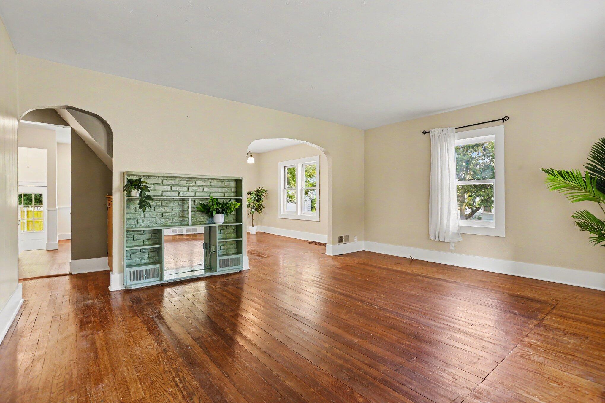 1213 Whites Road Kalamazoo, MI 49008 - Photo 3 of 23 006_file_1367