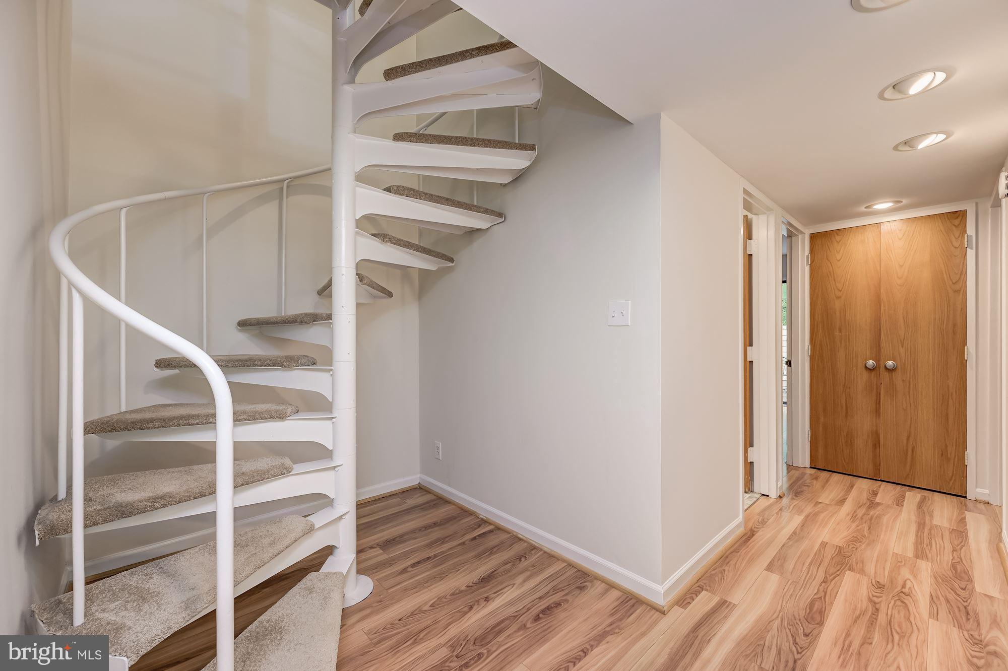 10109 Lloyd Road Potomac, MD 20854 - Photo 24 of 43 Gallery Image 24