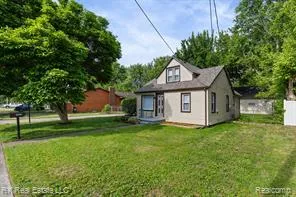 $229,900 | 27073 Gilbert Drive, Warren, MI 48093