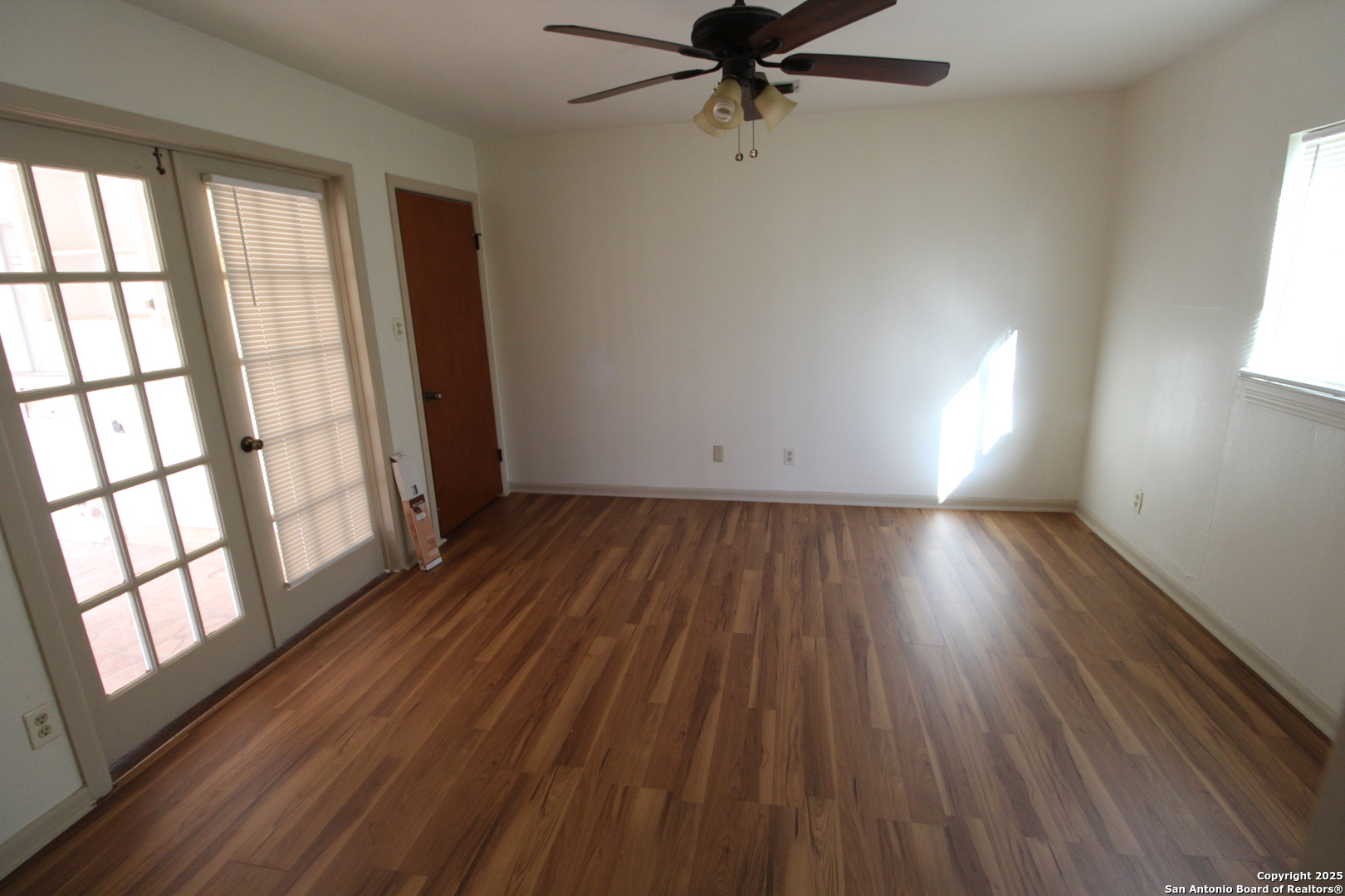 15331 Cottage Street Lytle, TX 78052 - Photo 7 of 25