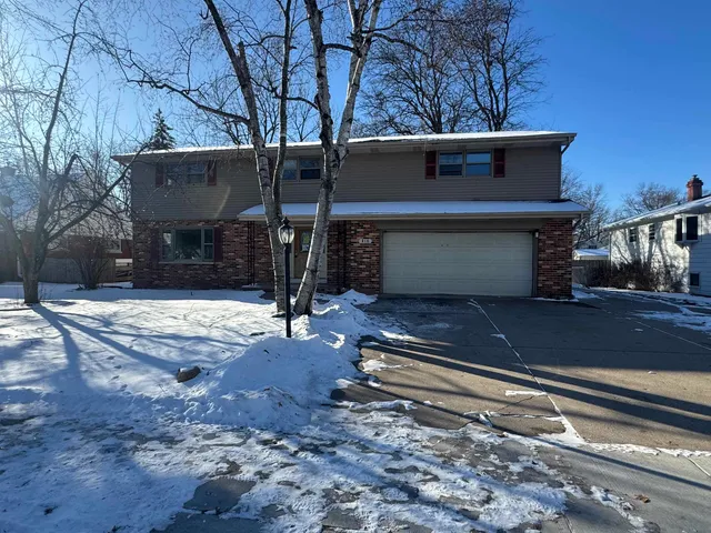 $293,000 | 816 Ridgeway Boulevard, De Pere, WI 54115