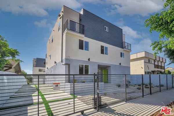 $4,195 | 227 North Park View Street, Unit 1/2, Los Angeles, CA 90026