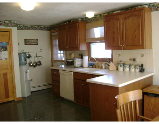 8 Thistle Road Saugus, MA 01906 - Photo 4 of 14 Gallery Image 4