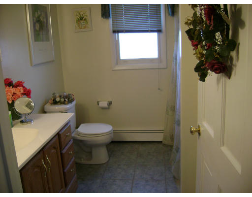 8 Thistle Road Saugus, MA 01906 - Photo 7 of 14 Gallery Image 7