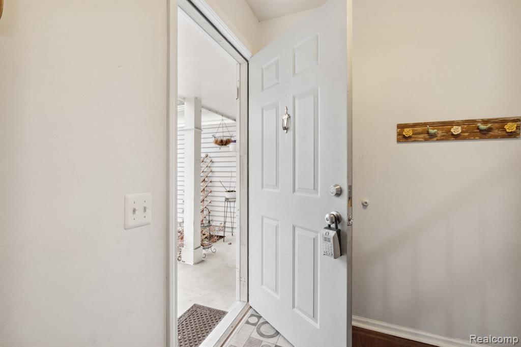 235 Whitney Drive Rochester Hills, MI 48307 - Photo 7 of 45