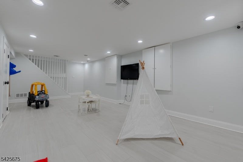 18 Woodside Road Springfield, NJ 07081 - Photo 33 of 42