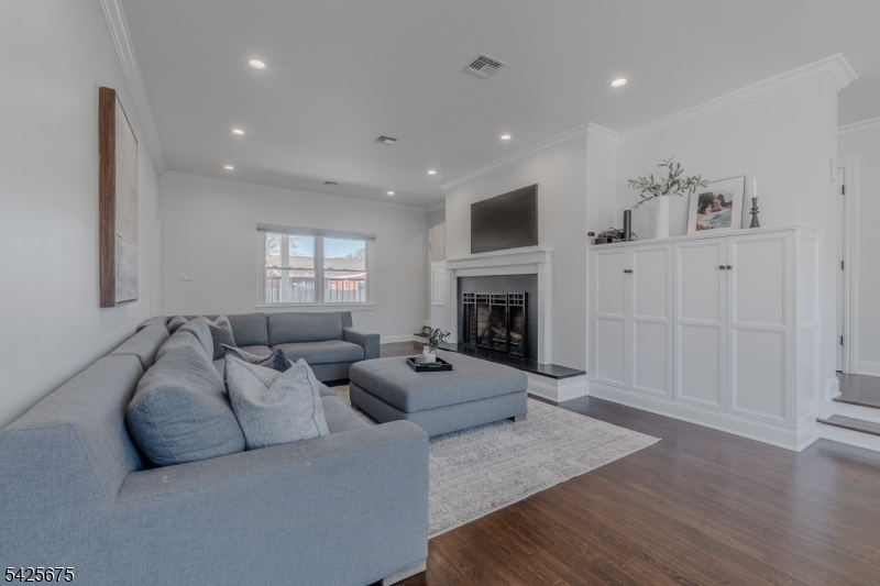 18 Woodside Road Springfield, NJ 07081 - Photo 4 of 42