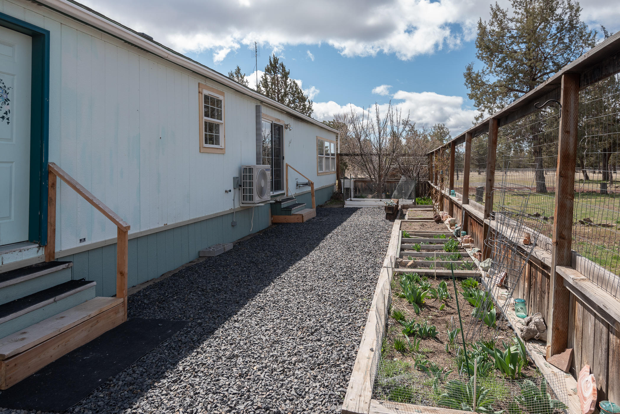 14638 Southwest Chickadee Road Terrebonne, OR 97760 - Photo 32 of 48 33 Garden