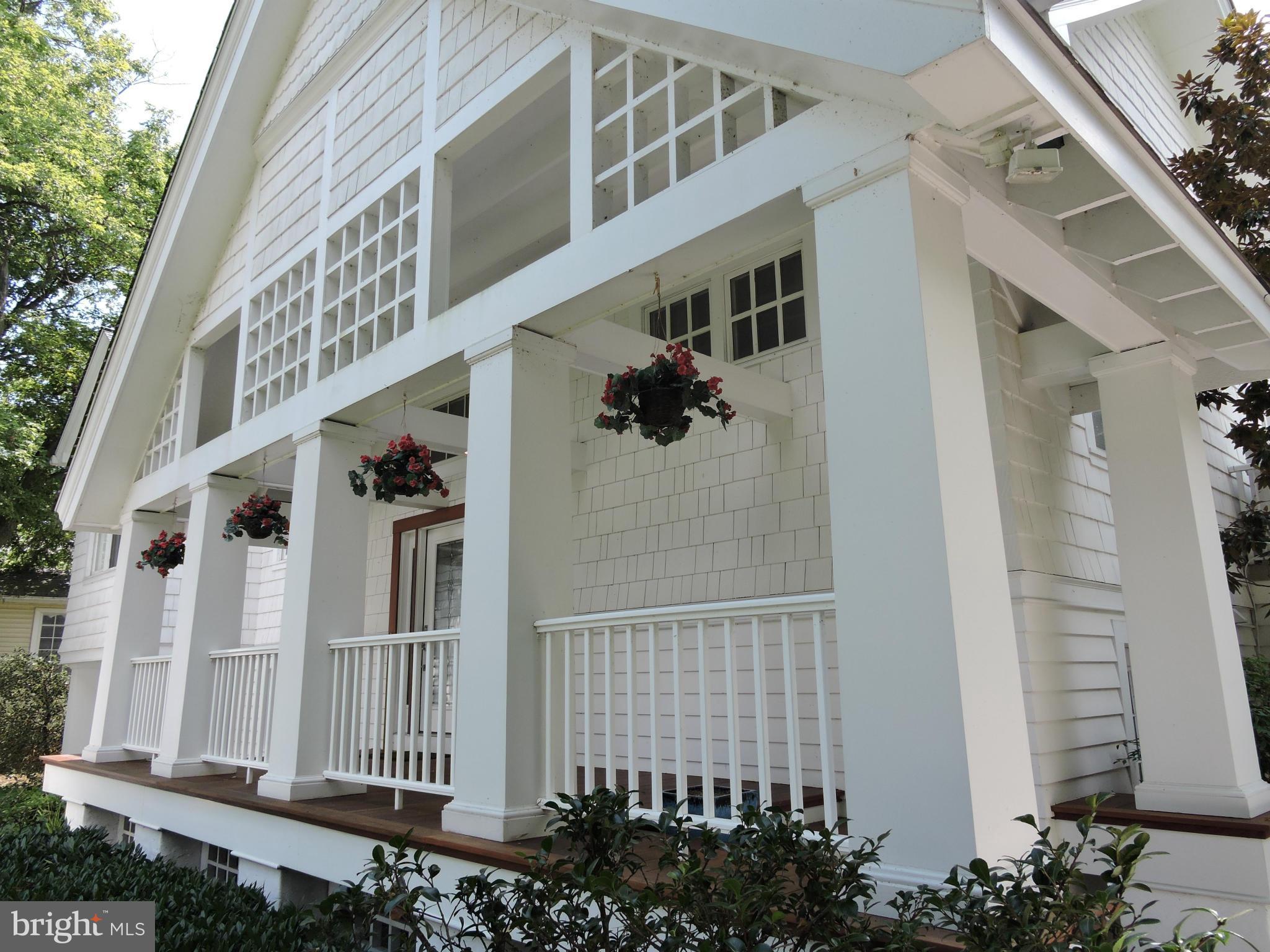 3748 Thomas Point Road Annapolis, MD 21403 - Photo 3 of 30 Welcoming front porch!