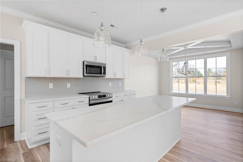 6439 Post Road Thomasville, NC 27360 - Photo 11 of 33 Upgraded quartz tops