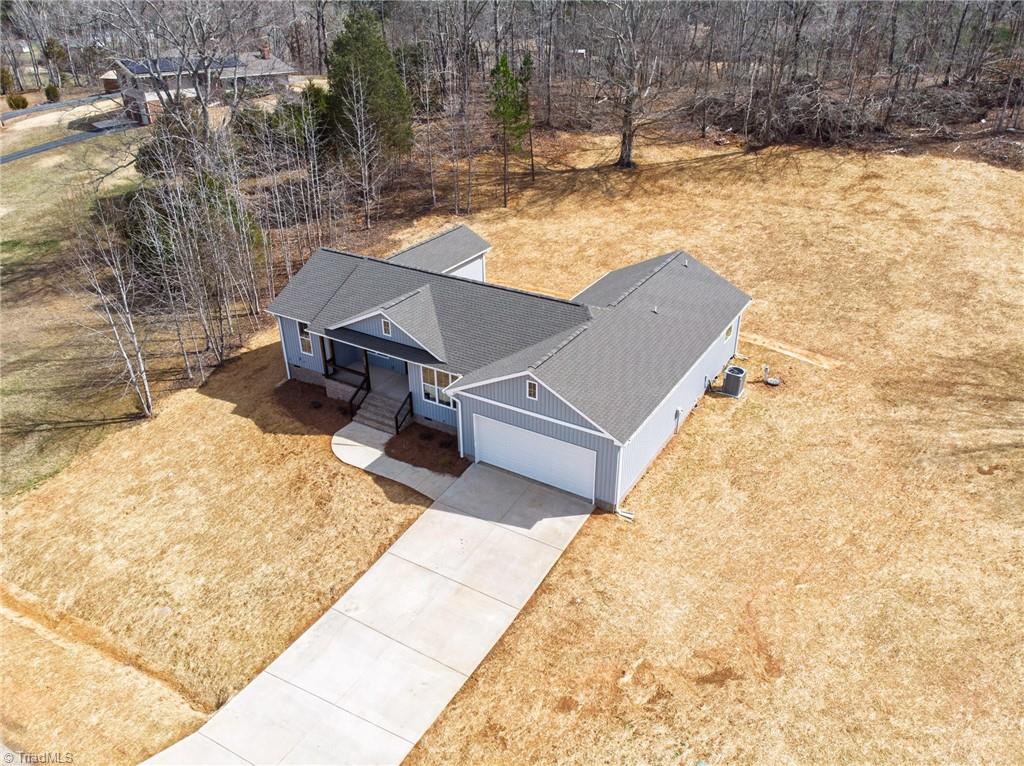 6439 Post Road Thomasville, NC 27360 - Photo 3 of 33