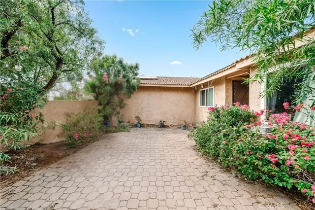 a front view of house with yard