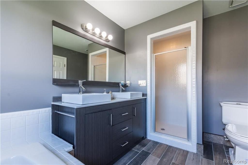 1865 South Shore Drive Rochester Hills, MI 48307 - Photo 24 of 47