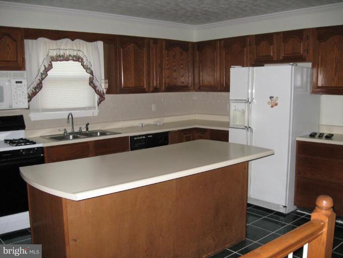 7233 Covingtons Corner Road Bealeton, VA 22712 - Photo 2 of 20 Kitchen
