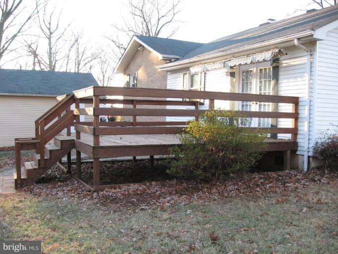 7233 Covingtons Corner Road Bealeton, VA 22712 - Photo 15 of 20 Deck