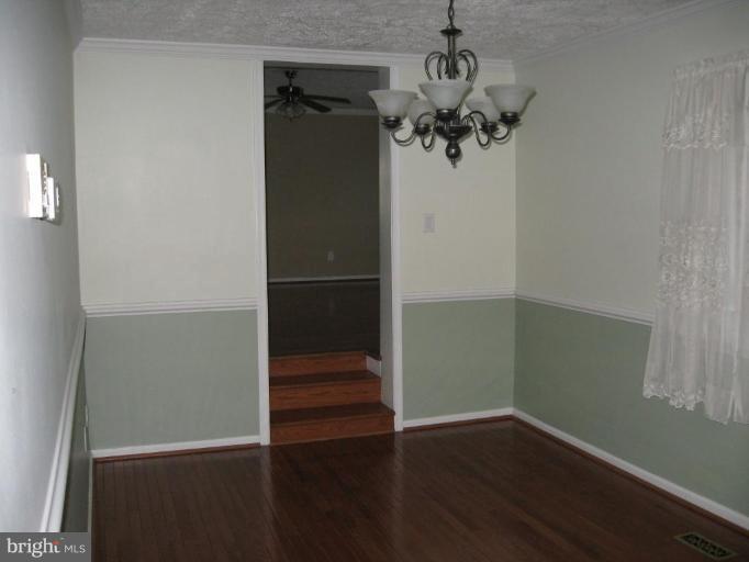 7233 Covingtons Corner Road Bealeton, VA 22712 - Photo 4 of 20 Dining Room
