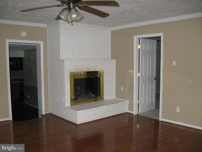 7233 Covingtons Corner Road Bealeton, VA 22712 - Photo 6 of 20 Living Room