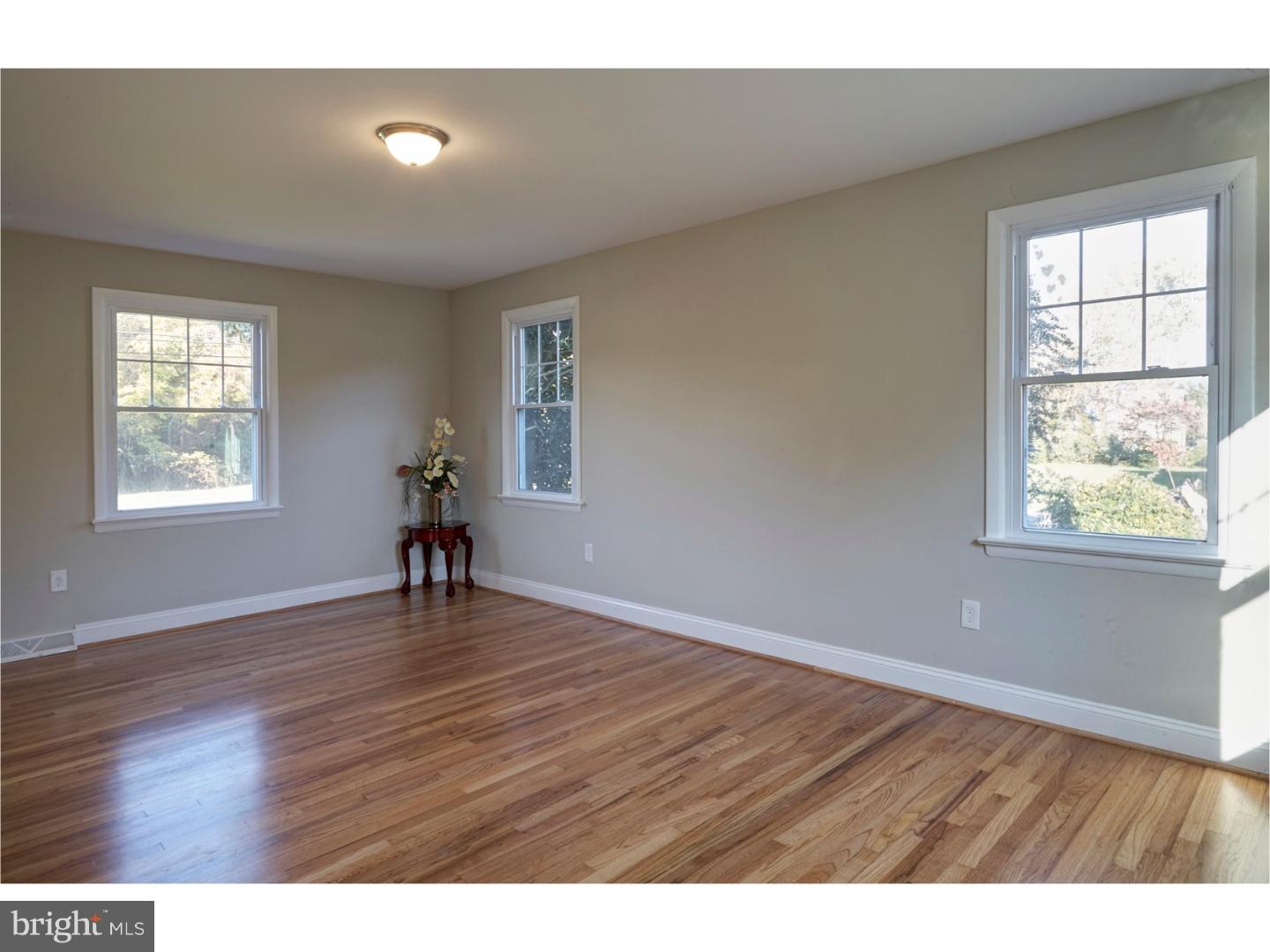 242 Church Road Medford, NJ 08055 - Photo 3 of 25 Living Room