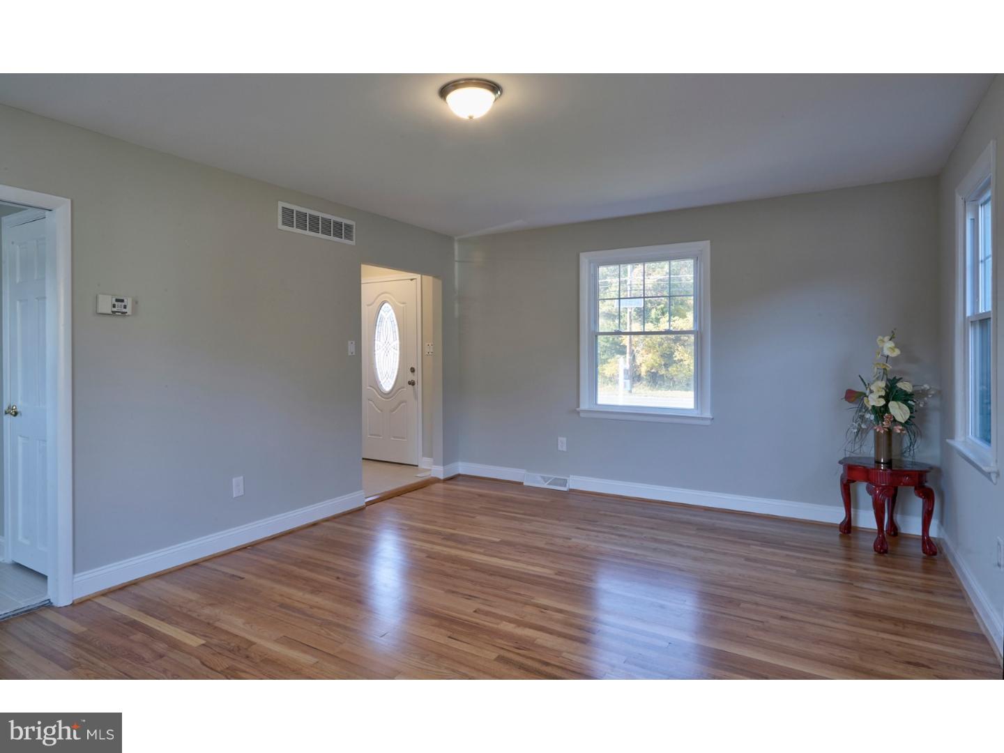 242 Church Road Medford, NJ 08055 - Photo 4 of 25 Living Room