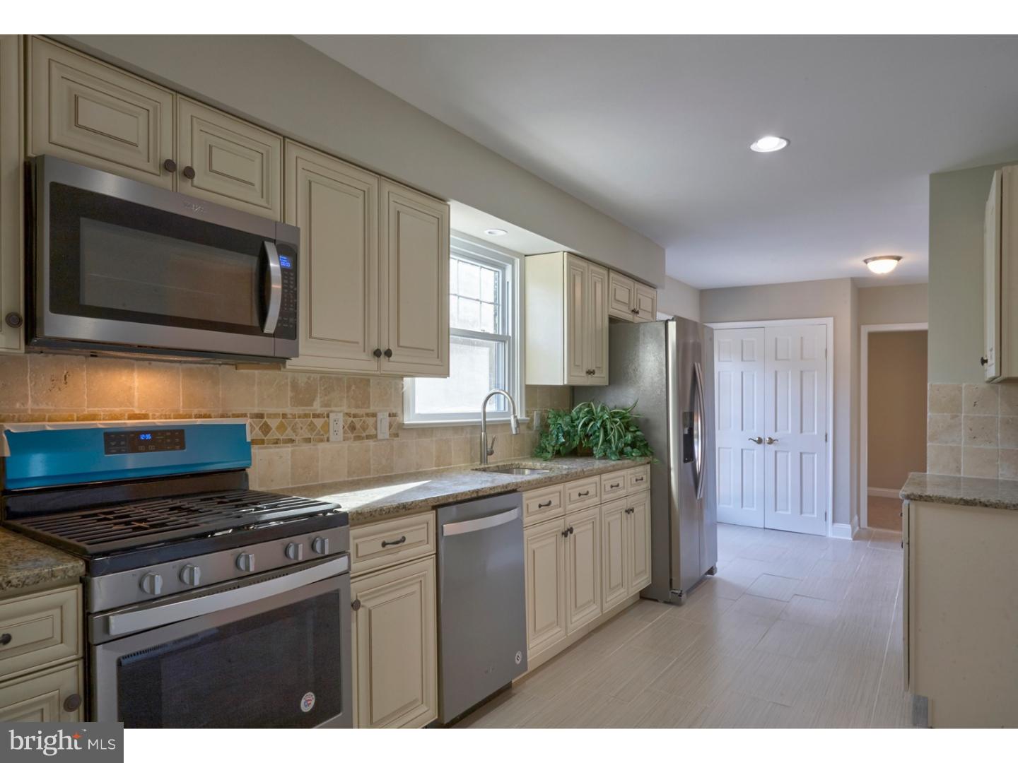 242 Church Road Medford, NJ 08055 - Photo 7 of 25 Kitchen