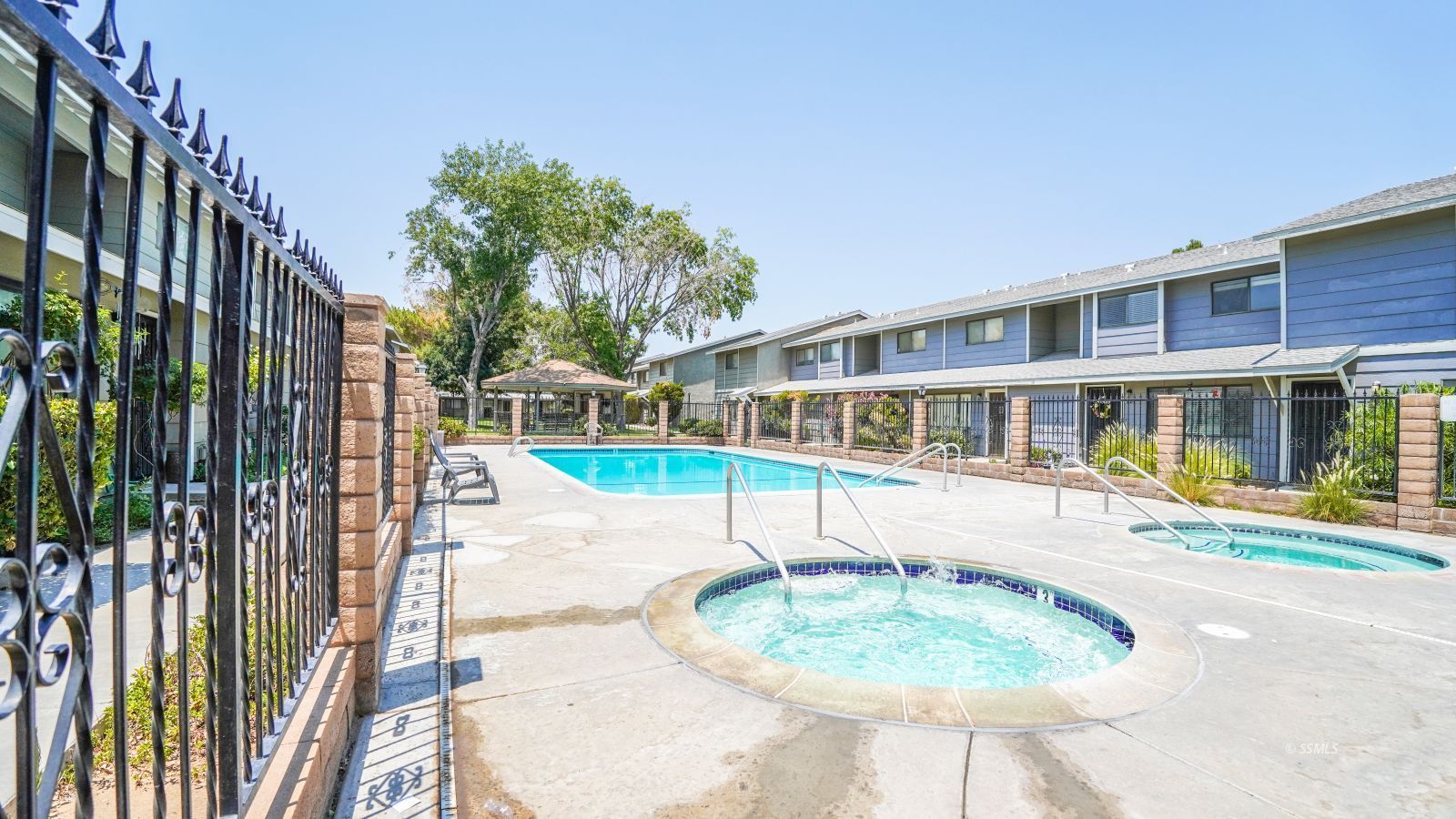 293 East Upjohn Avenue Ridgecrest, CA 93555 - Photo 20 of 21 a house with swimming pool in front of it