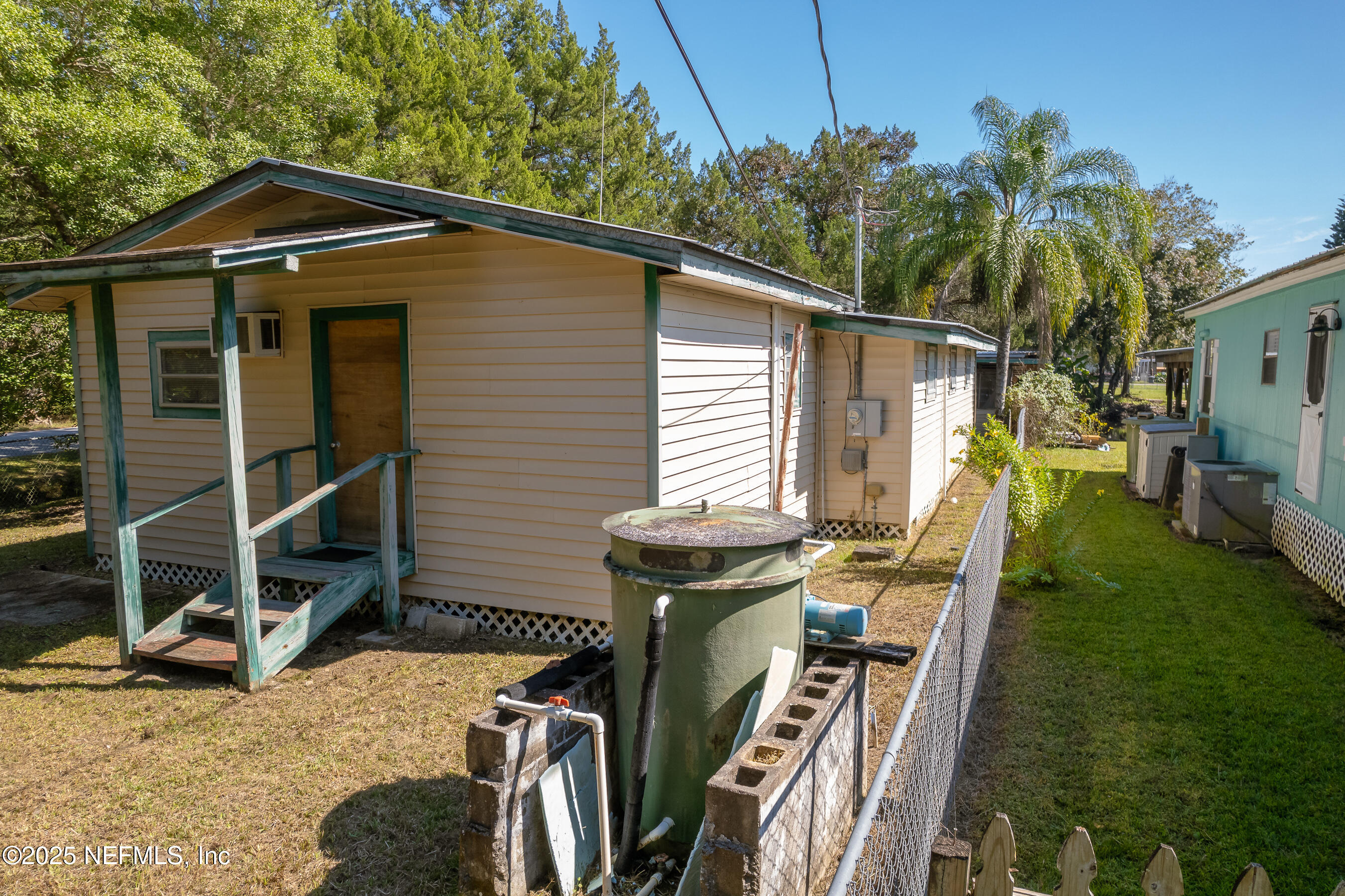 663 Carlin Road Satsuma, FL 32189 - Photo 19 of 19 a view of a house with backyard and sitting area