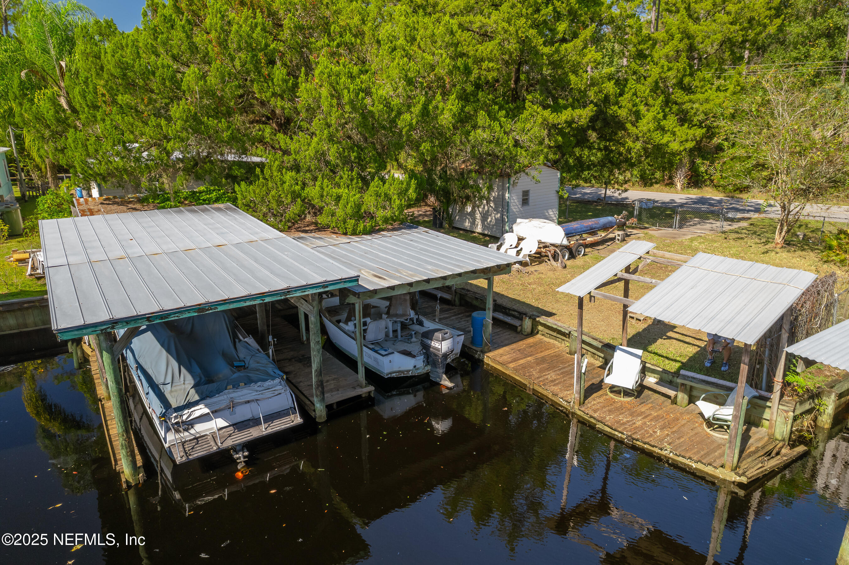 663 Carlin Road Satsuma, FL 32189 - Photo 4 of 19 a view of a patio with table and chairs with wooden floor and fence