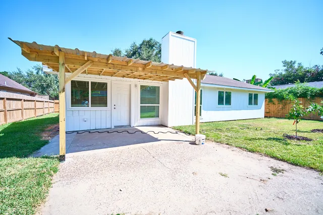 a view of a house with a yard and plants
