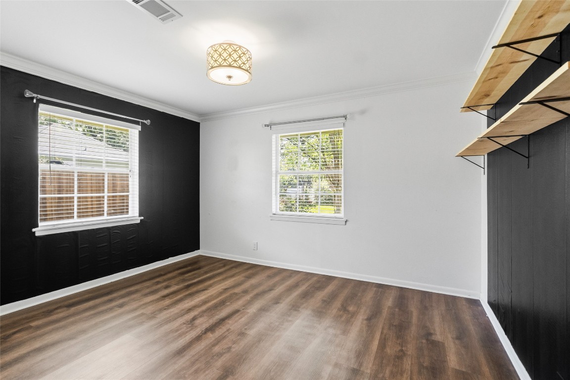 1914 Peppermill Road Houston, TX 77080 - Photo 33 of 43 A versatile room that gives you options, whether you need a guest bedroom, a quiet office, or a space that can shift with your lifestyle.