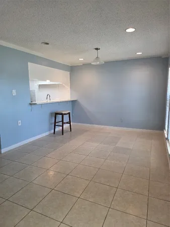 $1,300 | 1016 East Tri Oaks Lane, Unit 86, Houston, TX 77043