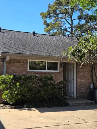 $1,300 | 1016 East Tri Oaks Lane, Unit 86, Houston, TX 77043
