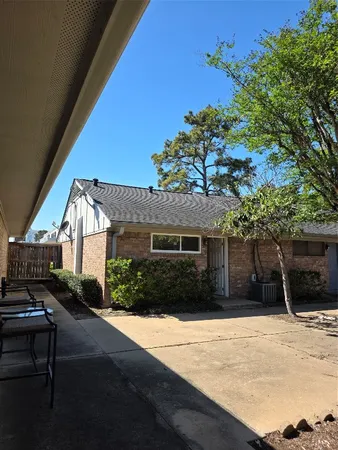 $1,300 | 1016 East Tri Oaks Lane, Unit 86, Houston, TX 77043
