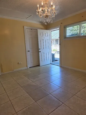 $1,300 | 1016 East Tri Oaks Lane, Unit 86, Houston, TX 77043