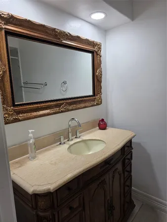 $1,300 | 1016 East Tri Oaks Lane, Unit 86, Houston, TX 77043