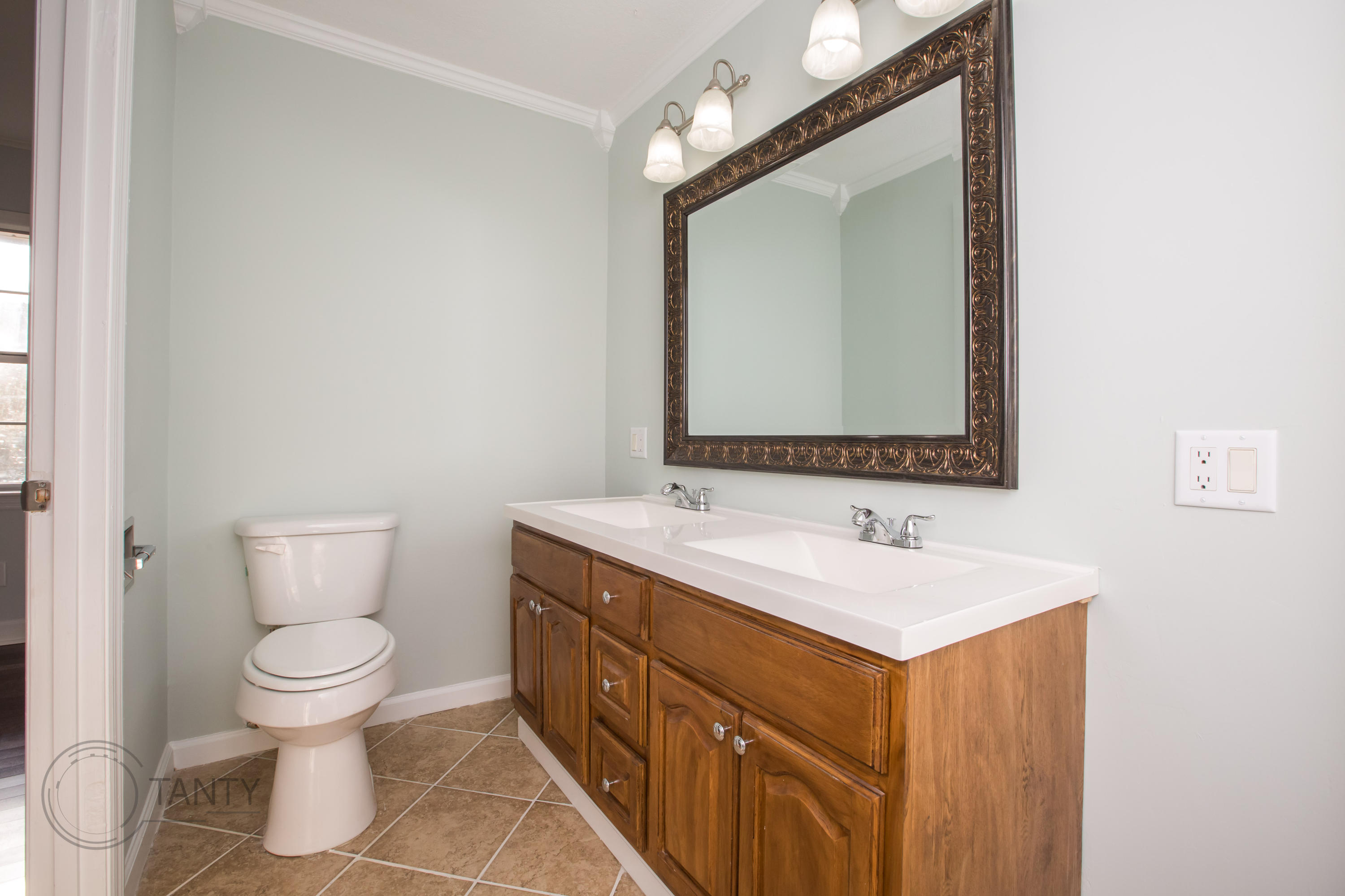 2702 Hamill Road Hixson, TN 37343 - Photo 14 of 26 Properties (13 of 25)