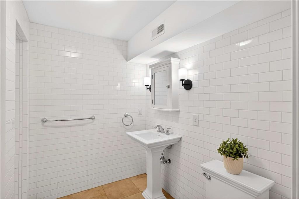 2168 Ridgedale Road Northeast Atlanta, GA 30317 - Photo 37 of 52