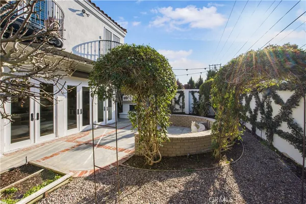 a view of a entryway front of a house