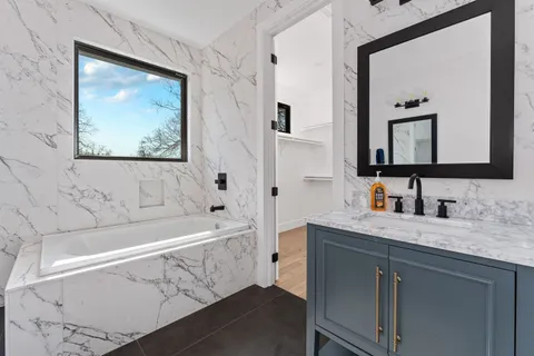 $1,448,900 | 910 Tillery Street, Austin, TX 78702